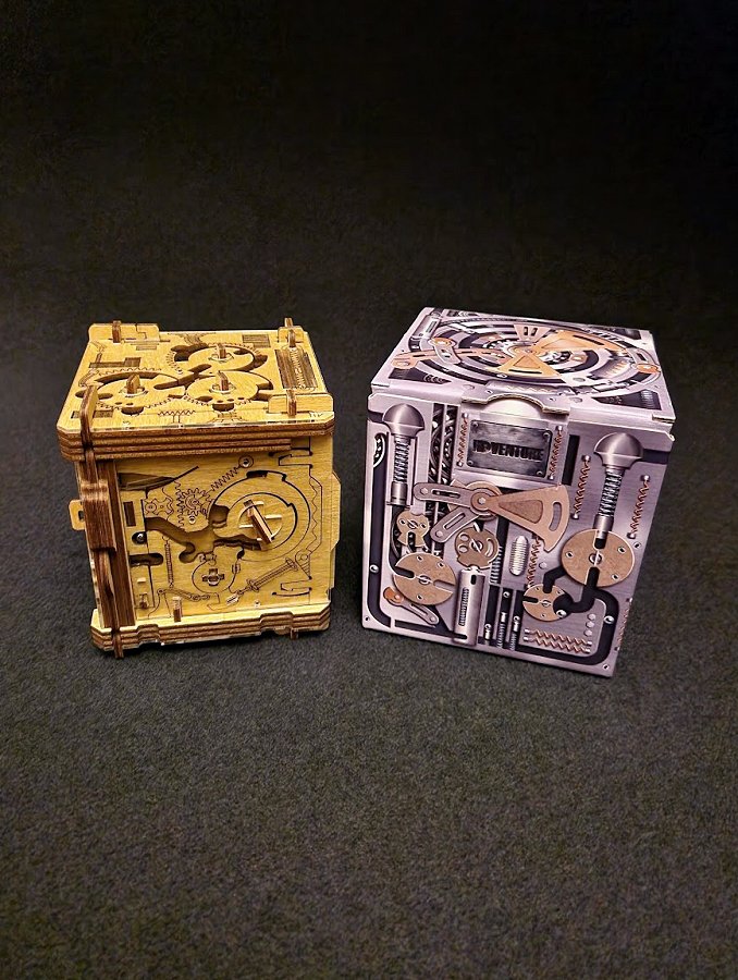 Cluebox Cambridge Labyrinth sisältää salalokeron, joka aukeaa pakohuonetehtäviä kuution sivuilta ratkomalla
