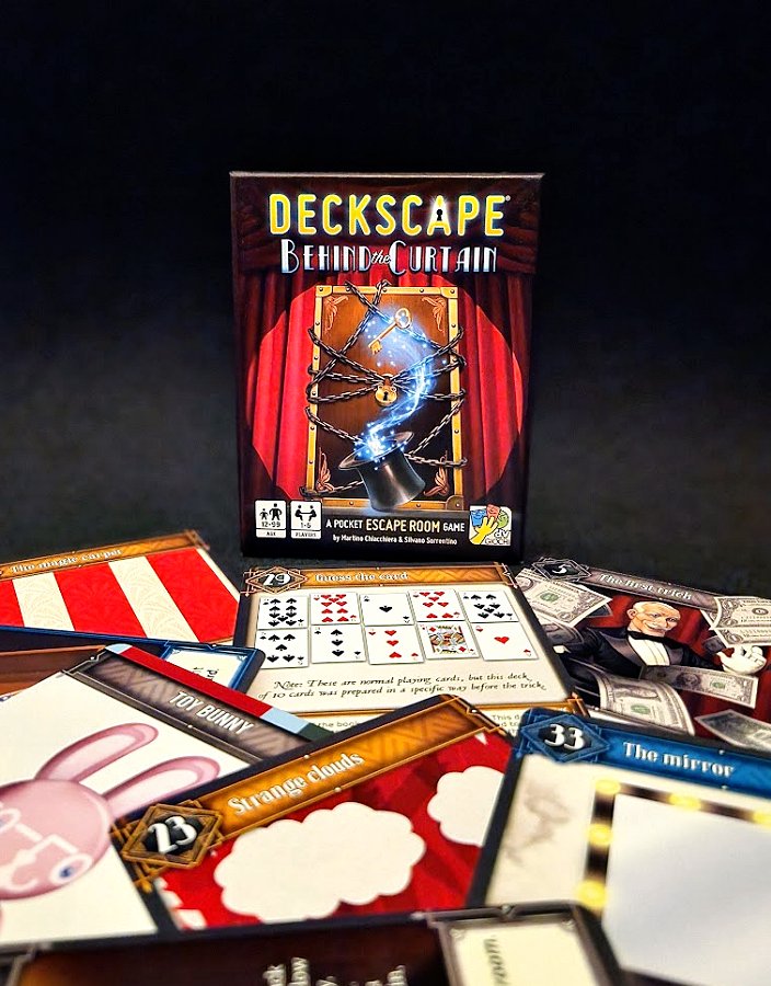 Behind the Curtain on Deckscape-sarjan taikuriteemainen pakopeli