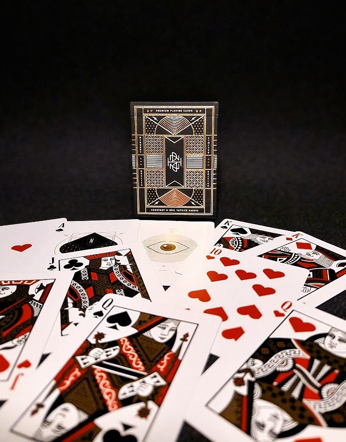 Korteissa klassinen pelikorttikuvitus ja kaunis keräily korttipakka
